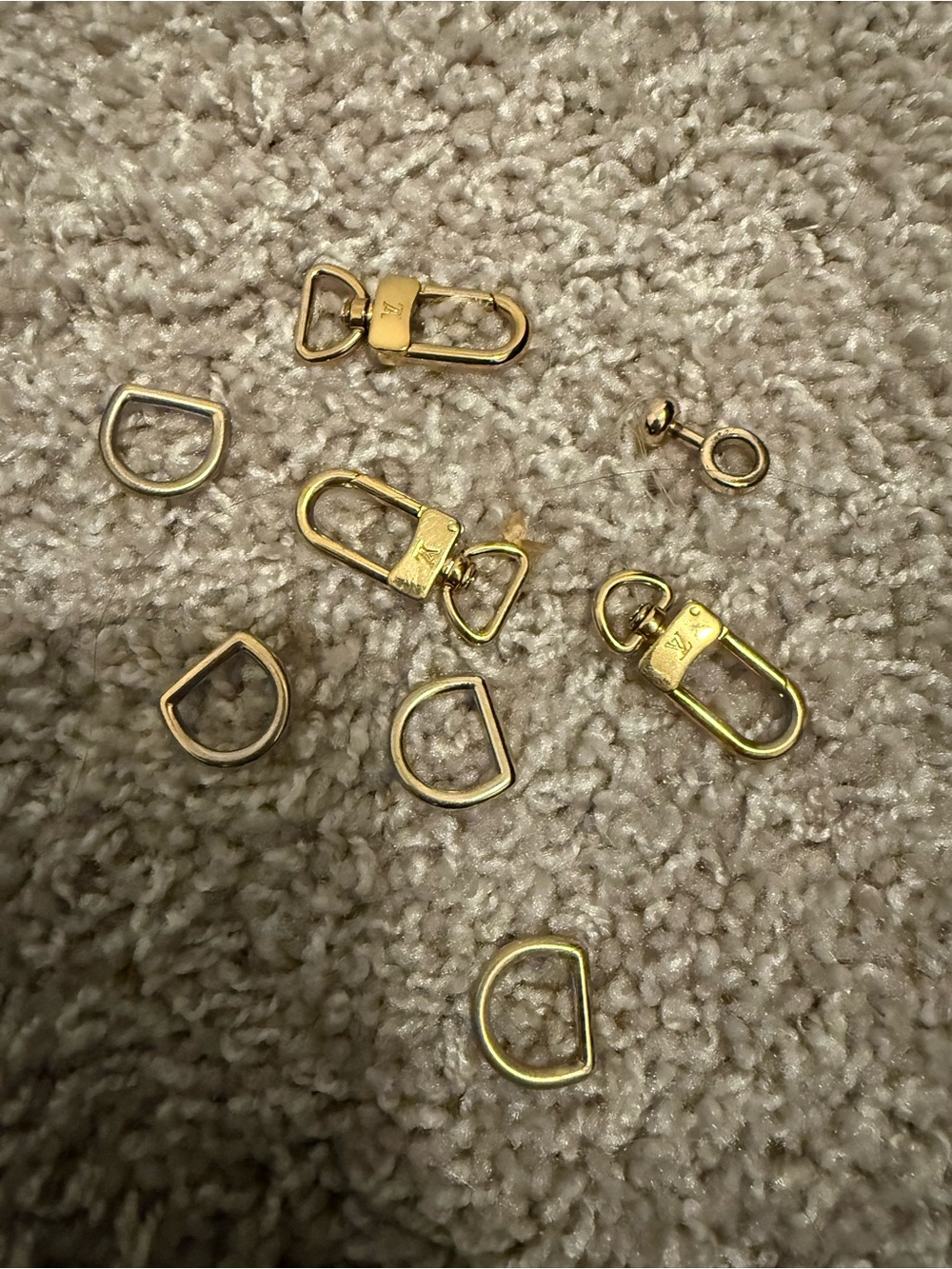 Louis Vuitton Gold hardware hooks H4
